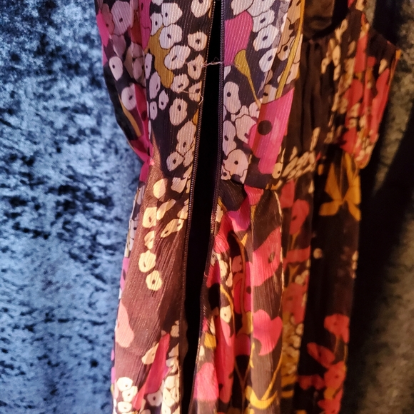 Flowy plum floral pleated Neva strappy empire waist dress - Picture 6 of 7